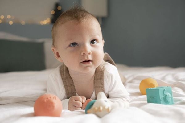 Sophie la Girafe  So Pure Early Learning Diş Kaşıyıcı Hediye Seti